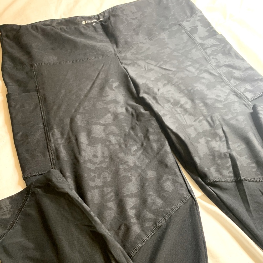 Bally High waisted camo leggings XL